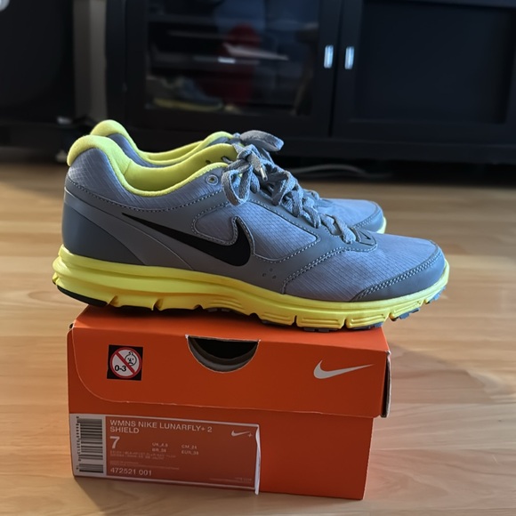 Nike - Picture 4 of 4